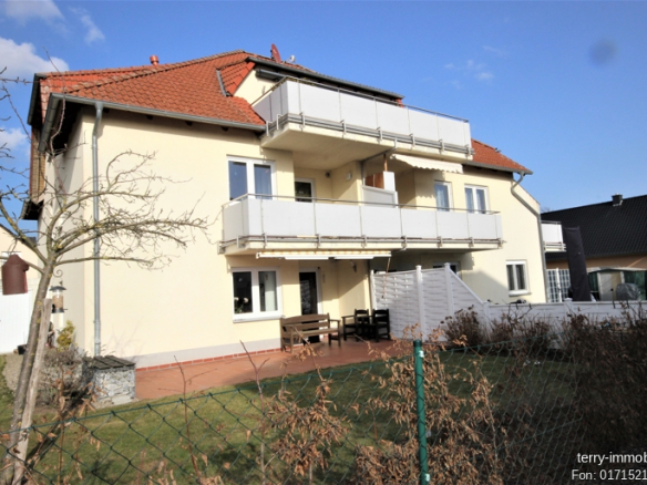 Schicke Terrassenwohnung mit Loggia und Garage in netter Nachbarschaft