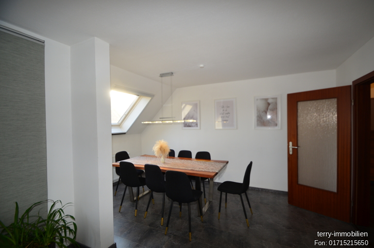 Charmante 4- Zimmer-Maisonette-Wohnung mit Balkon und Loggia in Isenbüttel