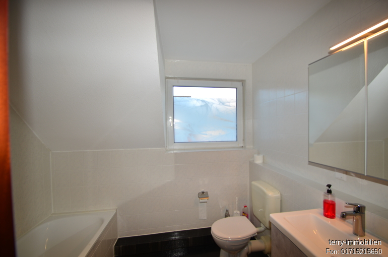 Charmante 4- Zimmer-Maisonette-Wohnung mit Balkon und Loggia in Isenbüttel