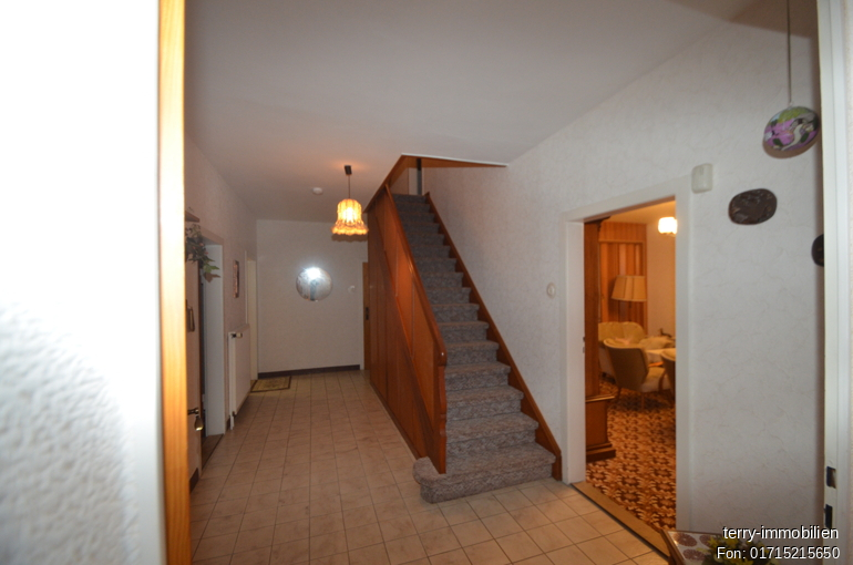 Einfamilienhaus mit Einliegerwohnung und zwei separaten Eingängen