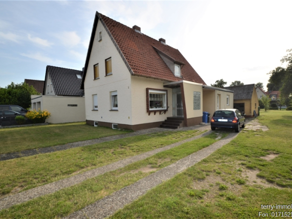 Modernisiertes Einfamilienhaus mit großem Grundstück