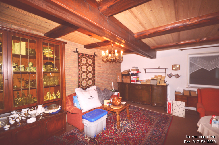 Einfamilienhaus mit Einliegerwohnung und historischem Charme