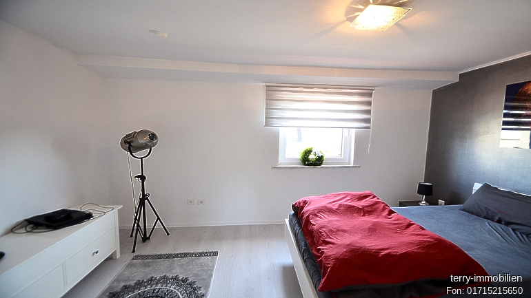 Gepflegte Doppelhaushälfte mit Doppelgarage auf schönem Grundstück