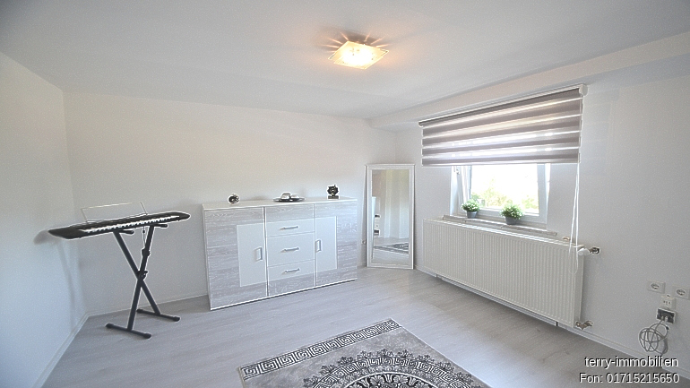 Gepflegte Doppelhaushälfte mit Doppelgarage auf schönem Grundstück