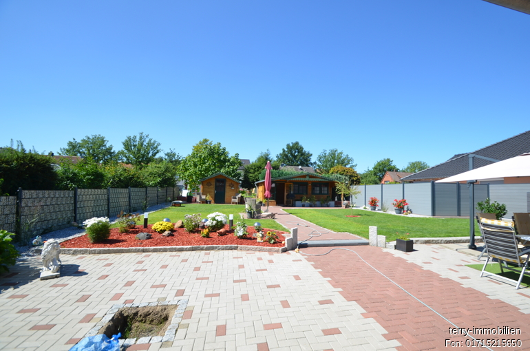 Gepflegte Doppelhaushälfte mit Doppelgarage auf schönem Grundstück