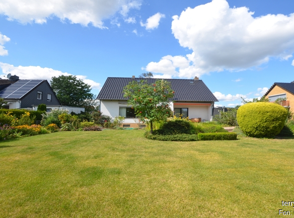 Schönes Einfamilienhaus mit Doppelgarage im Kanzlerfeld