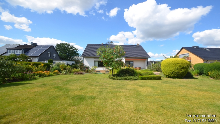 Schönes Einfamilienhaus mit Doppelgarage im Kanzlerfeld