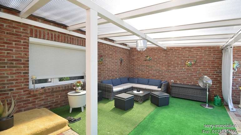 Gepflegte Doppelhaushälfte mit Doppelgarage auf schönem Grundstück