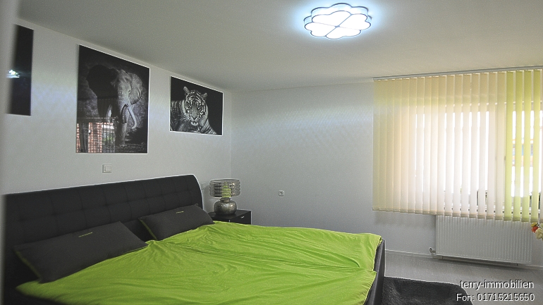 Gepflegte Doppelhaushälfte mit Doppelgarage auf schönem Grundstück