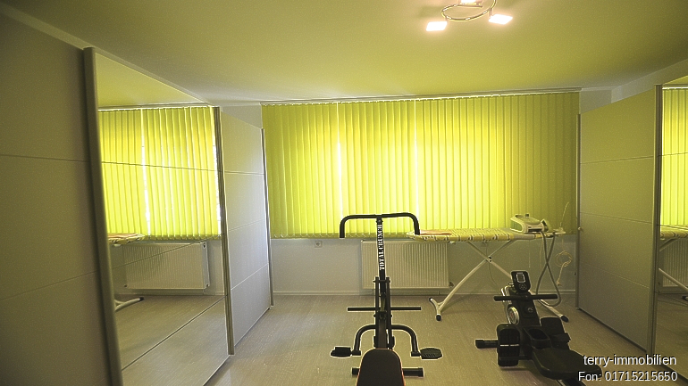 Gepflegte Doppelhaushälfte mit Doppelgarage auf schönem Grundstück