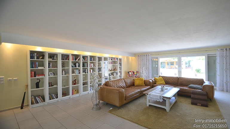 Gepflegte Doppelhaushälfte mit Doppelgarage auf schönem Grundstück