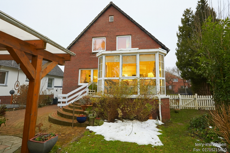 Gepflegtes Wohnhaus mit Wintergarten, großem Grundstück und vielseitigen Nutzungsmöglichkeiten