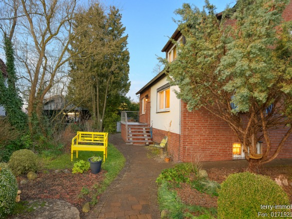 Gepflegtes Wohnhaus mit Wintergarten, großem Grundstück und vielseitigen Nutzungsmöglichkeiten