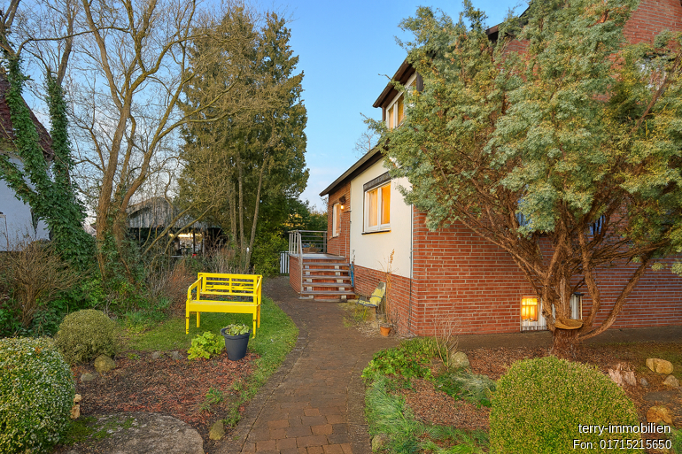 Gepflegtes Wohnhaus mit Wintergarten, großem Grundstück und vielseitigen Nutzungsmöglichkeiten