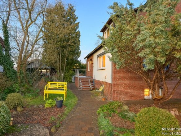 Gepflegtes Wohnhaus mit Wintergarten, großem Grundstück und vielseitigen Nutzungsmöglichkeiten