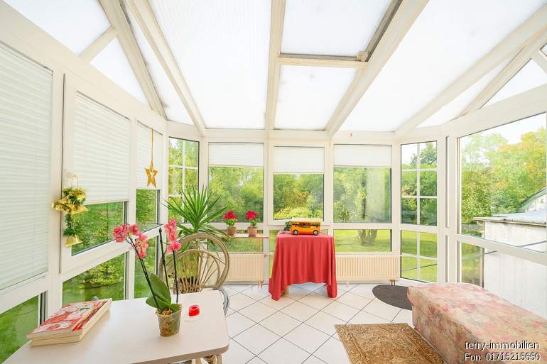 Gepflegtes Wohnhaus mit Wintergarten, großem Grundstück und vielseitigen Nutzungsmöglichkeiten