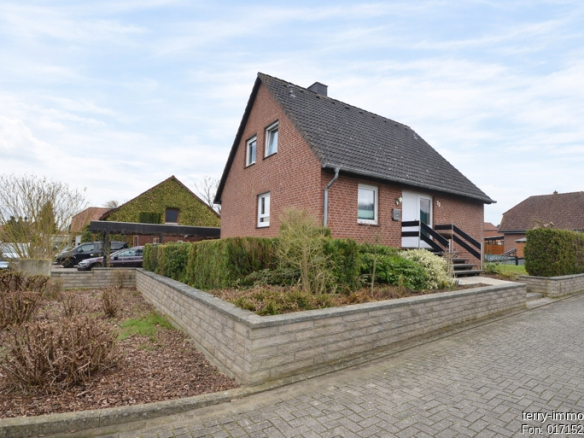 Familienfreundliches Einfamilienhaus mit Vollkeller, großem Grundstück