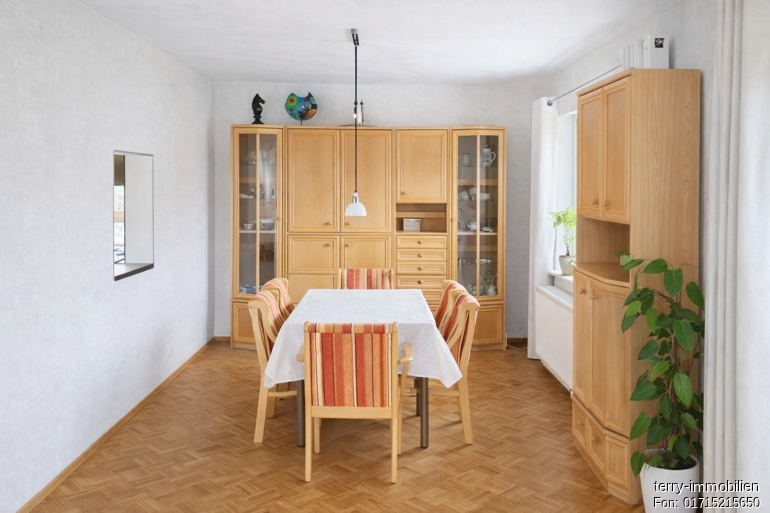 Familienfreundliches Einfamilienhaus mit Vollkeller, großem Grundstück