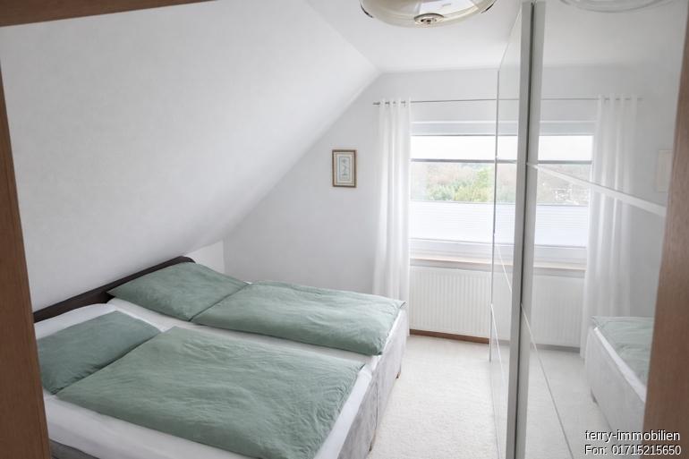 Familienfreundliches Einfamilienhaus mit Vollkeller, großem Grundstück