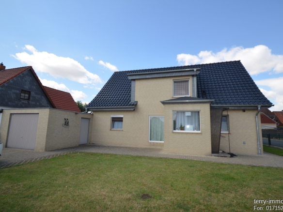 Gepflegtes Einfamilienhaus mit Garage und Stellplätzen