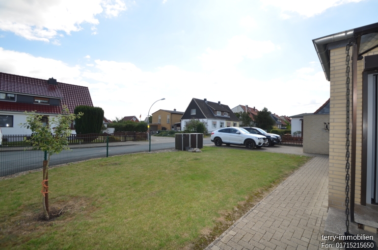 Gepflegtes Einfamilienhaus mit Garage und Stellplätzen