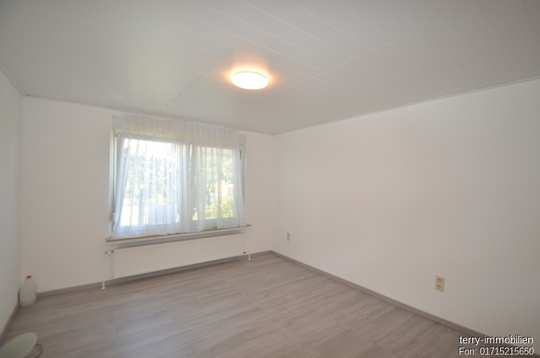 Gepflegtes Einfamilienhaus mit Garage und Stellplätzen