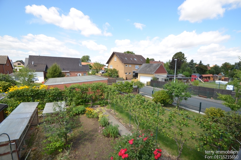 Gepflegtes Einfamilienhaus mit Garage und Stellplätzen