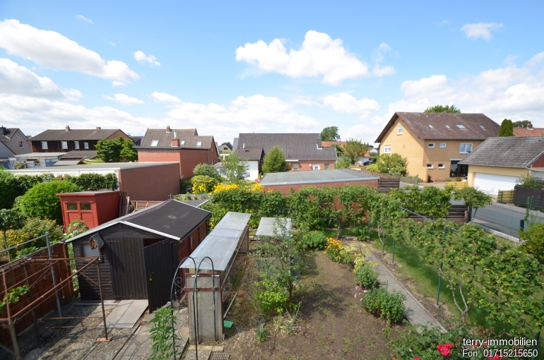 Gepflegtes Einfamilienhaus mit Garage und Stellplätzen