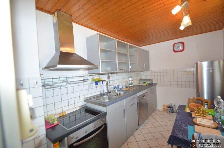 Gepflegtes Einfamilienhaus mit Garage und Stellplätzen