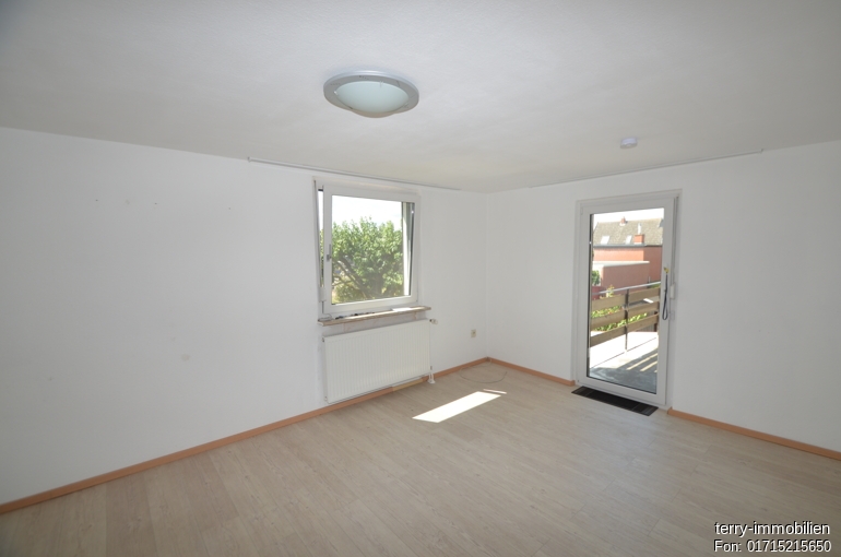 Gepflegtes Einfamilienhaus mit Garage und Stellplätzen