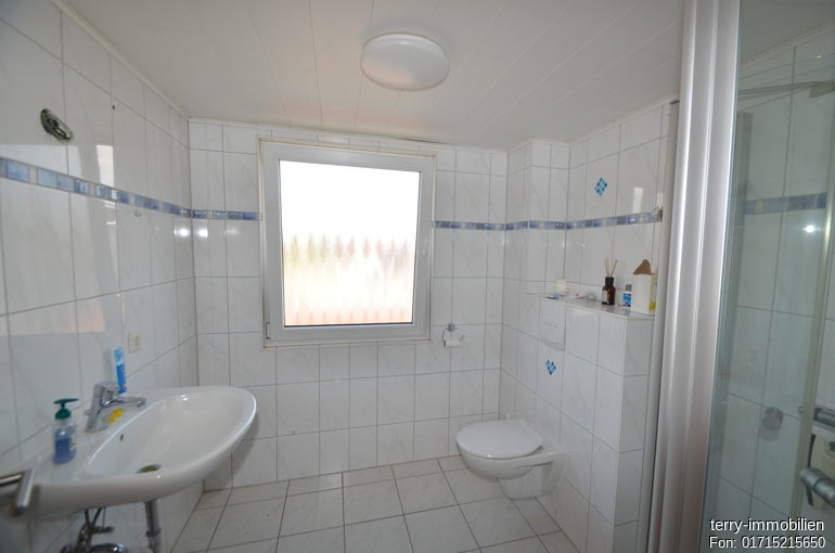 Gepflegtes Einfamilienhaus mit Garage und Stellplätzen
