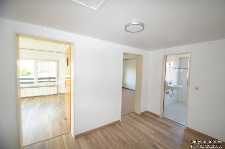 Gepflegtes Einfamilienhaus mit Garage und Stellplätzen