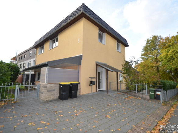 Kapitalanlage mit 5 Wohneinheiten, Garagen und Entwicklungspotenzial